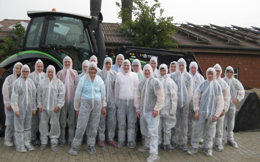 Zwischen Schweinen und Hühnern – Exkursion zum landwirtschaftlichen Betrieb Hof Arentz