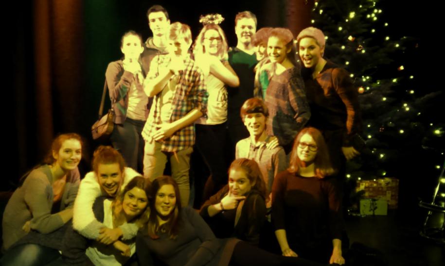 Theater-AG belohnt sich erneut mit einem gemeinsamen Besuch der Weihnachtsshow von „Impro 005“ in Münster