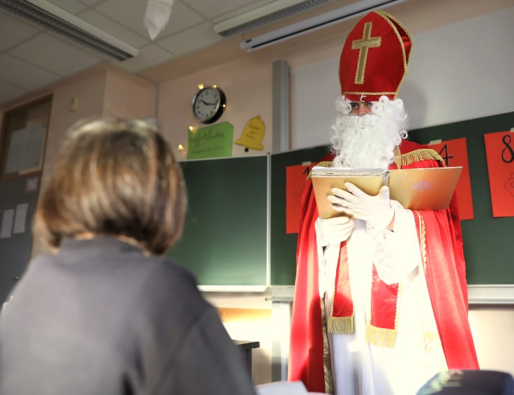 Der Nikolaus ist hier, schon klopft es an die Tür…