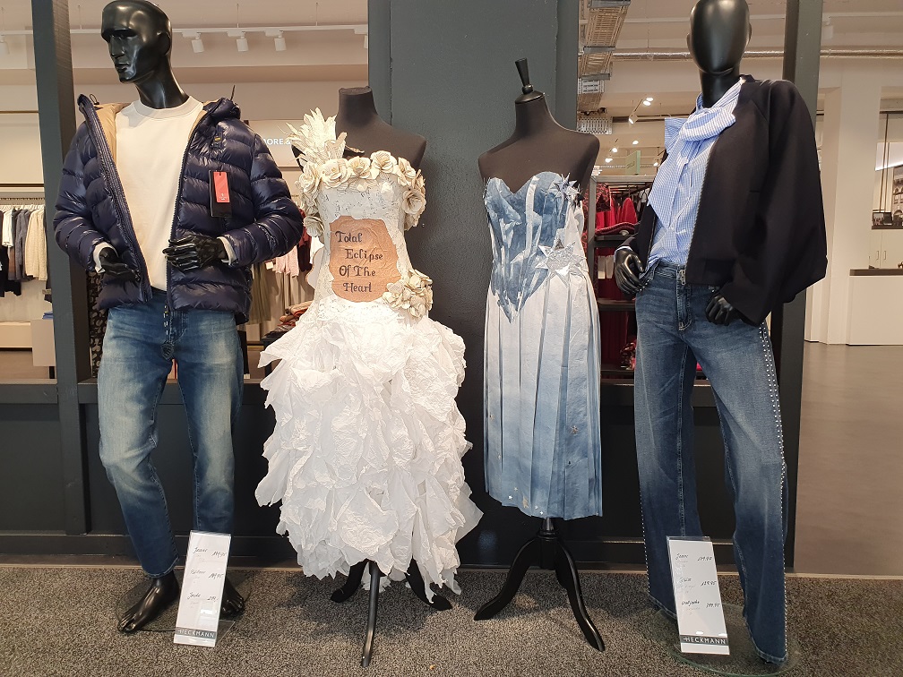 Mode und Musik – Ausstellung von Papierkleidern im Modehaus Heckmann
