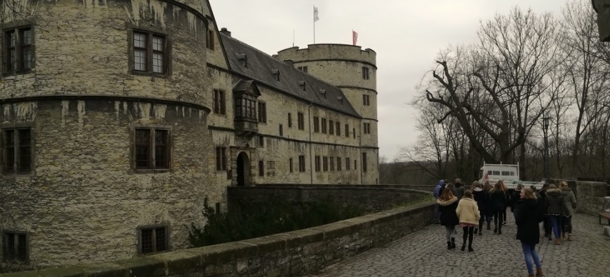 Neuntklässler besuchen die Erinnerungs- und Gedenkstätte Wewelsburg